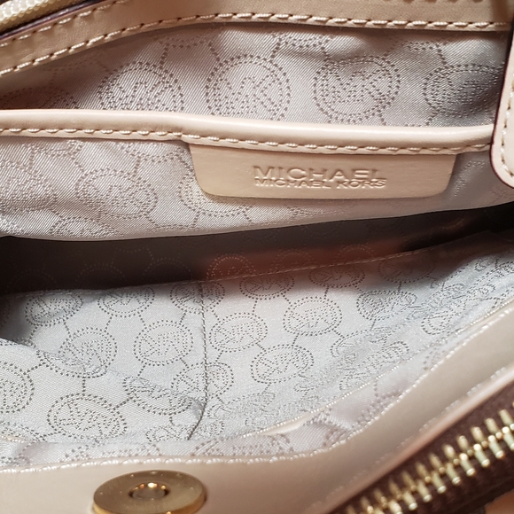 Designer Handbag - Picture 10 of 12